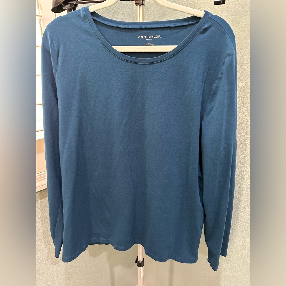 Ann Taylor Factory TShirt Size XL Long Sleeves Blue